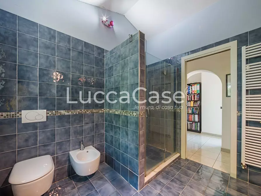 Immagine 21 di Villa in vendita  a Lucca