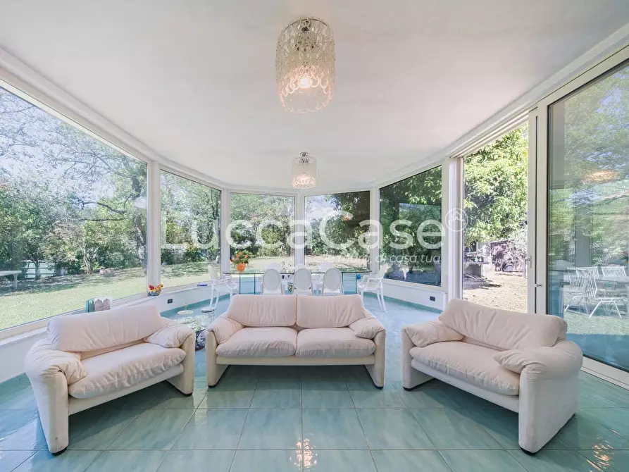 Immagine 26 di Villa in vendita  a Lucca