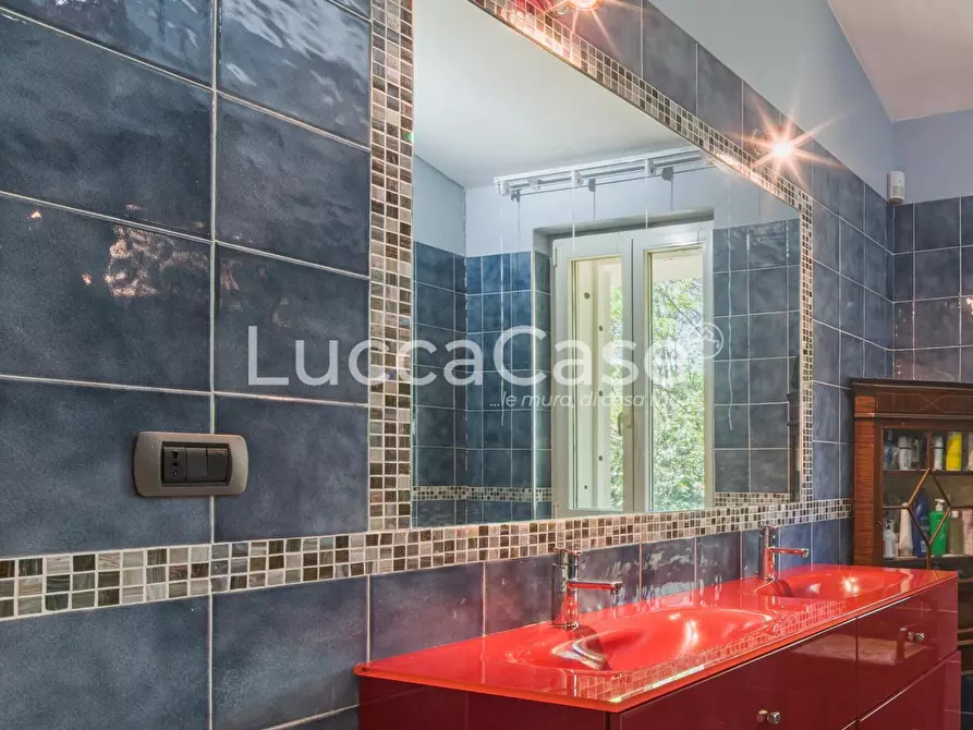 Immagine 20 di Villa in vendita  a Lucca