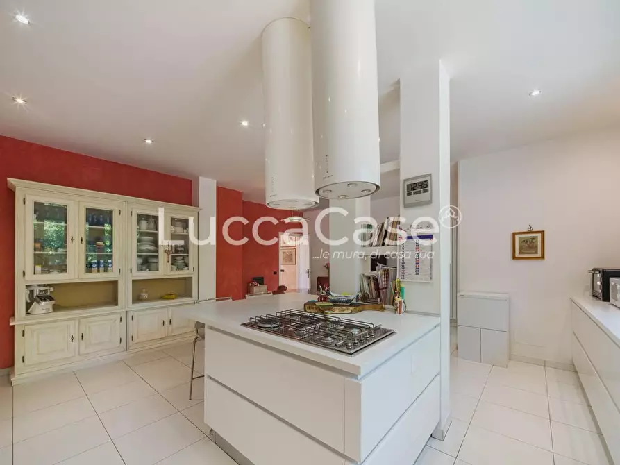 Immagine 10 di Villa in vendita  a Lucca