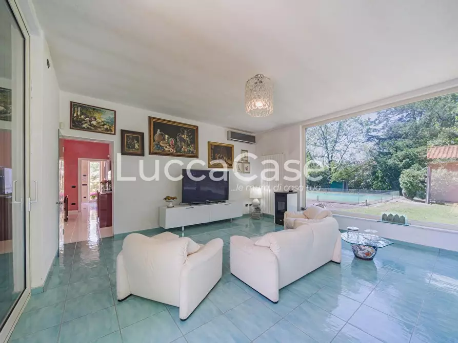 Immagine 28 di Villa in vendita  a Lucca