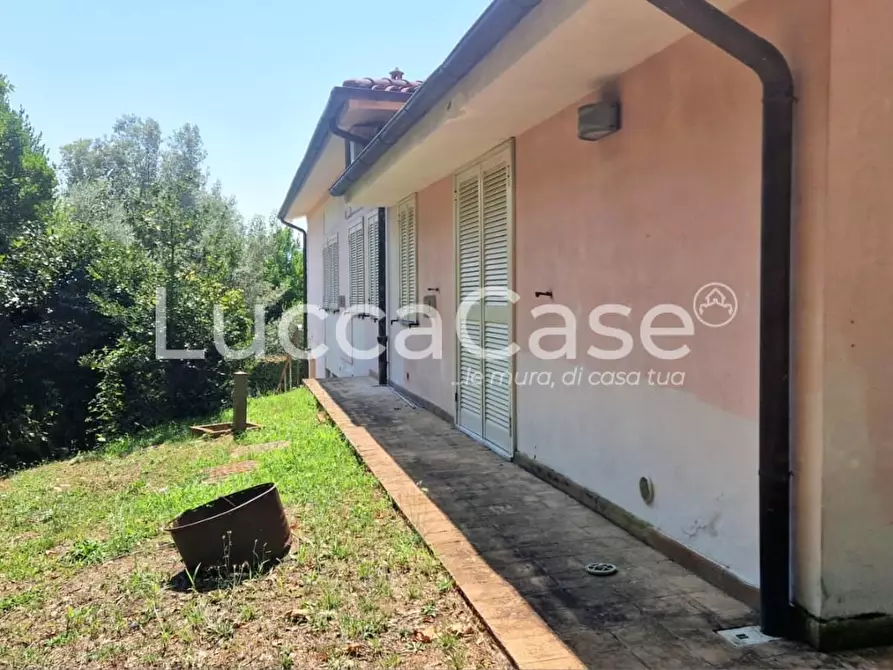 Immagine 40 di Villa in vendita  a Lucca