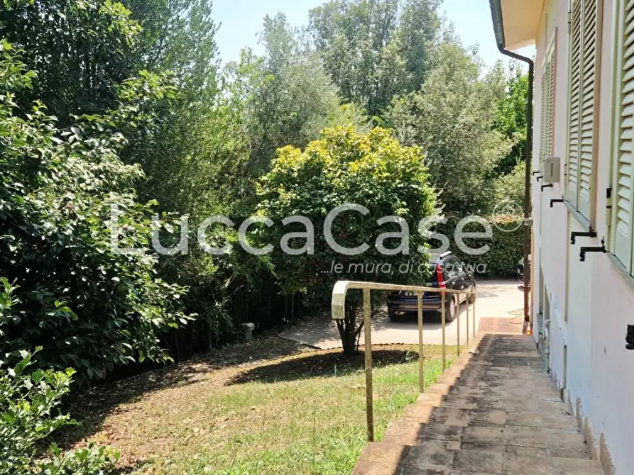 Immagine 41 di Villa in vendita  a Lucca