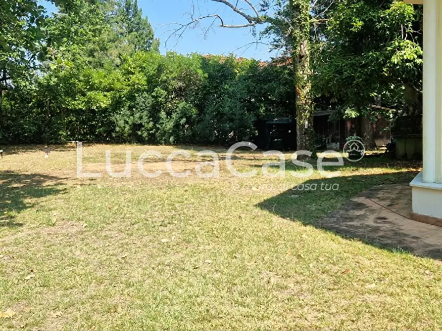 Immagine 32 di Villa in vendita  a Lucca