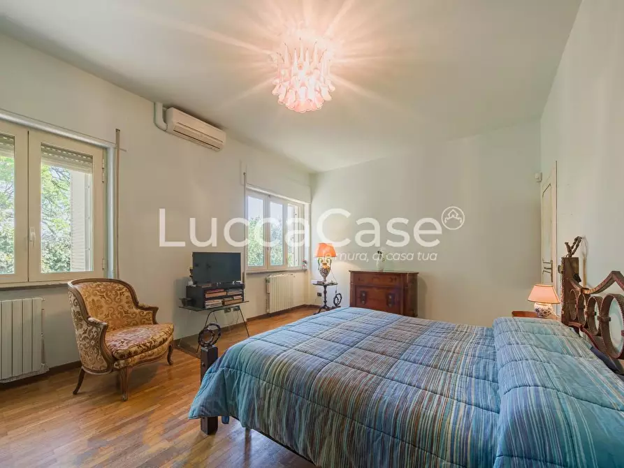 Immagine 14 di Villa in vendita  a Lucca