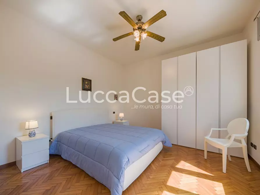 Immagine 18 di Villa in vendita  a Lucca