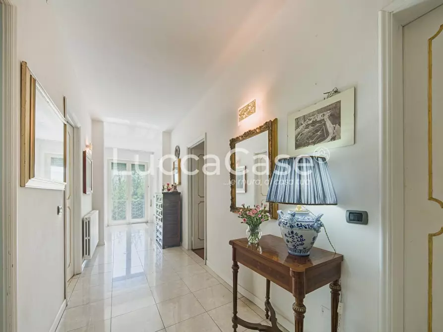 Immagine 12 di Villa in vendita  a Lucca