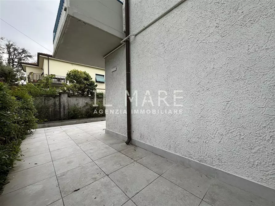 Immagine 3 di Appartamento in vendita  a Massa