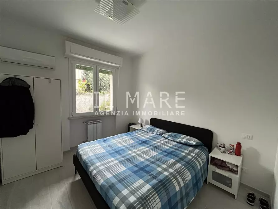 Immagine 11 di Appartamento in vendita  a Massa