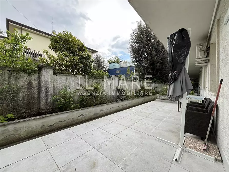 Immagine 2 di Appartamento in vendita  a Massa