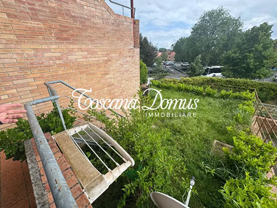 Immagine 11 di Appartamento in vendita  a Siena