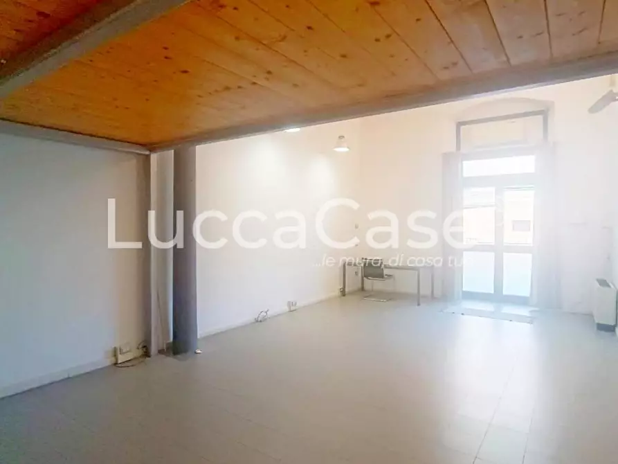 Immagine 4 di Ufficio in vendita  a Lucca