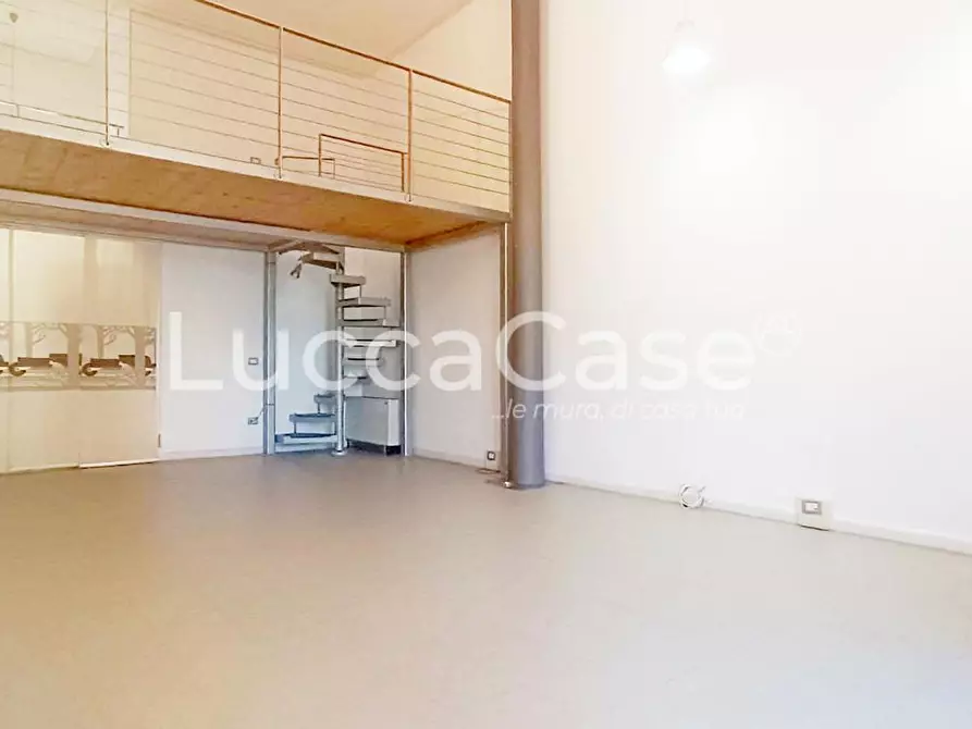 Immagine 3 di Ufficio in vendita  a Lucca