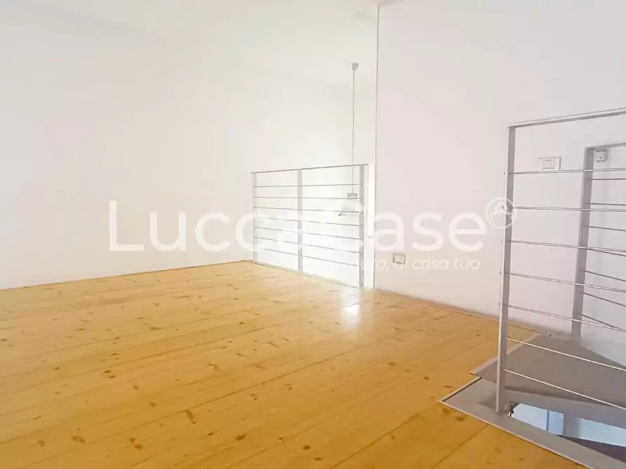 Immagine 7 di Ufficio in vendita  a Lucca