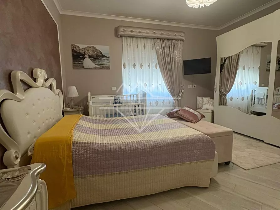 Immagine 12 di Appartamento in vendita  a Carrara