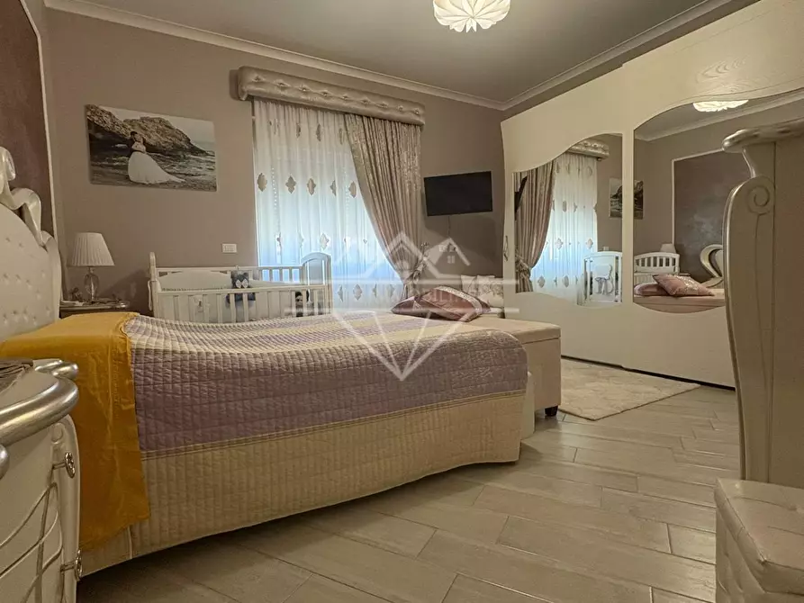 Immagine 13 di Appartamento in vendita  a Carrara