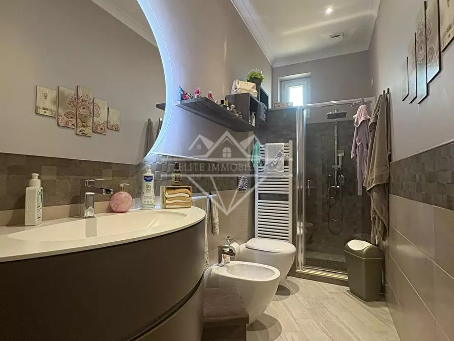 Immagine 19 di Appartamento in vendita  a Carrara