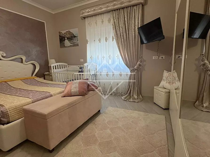 Immagine 11 di Appartamento in vendita  a Carrara