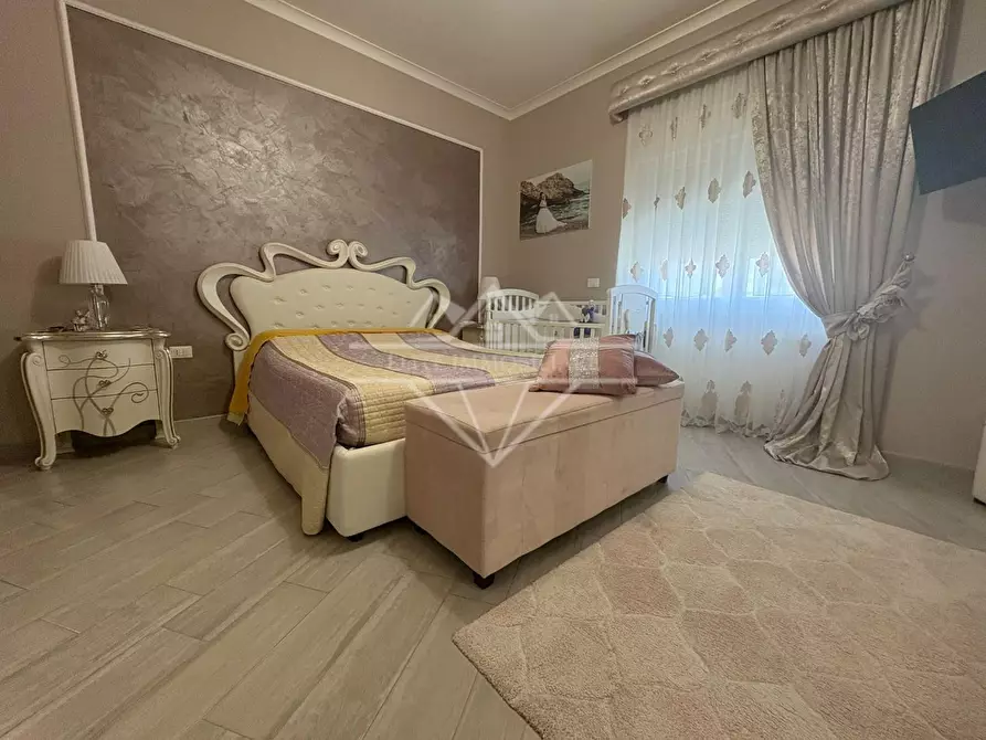 Immagine 10 di Appartamento in vendita  a Carrara