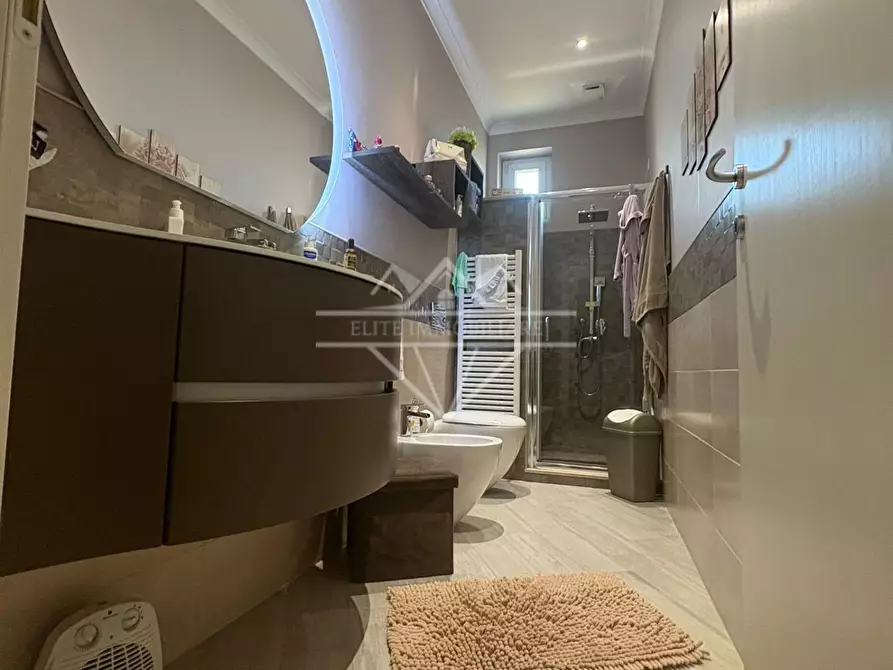 Immagine 18 di Appartamento in vendita  a Carrara