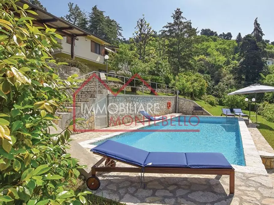Immagine 12 di Villa in vendita  a Camaiore