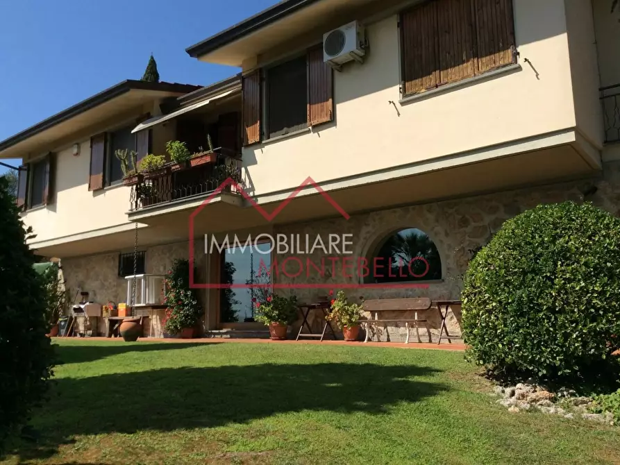 Immagine 42 di Villa in vendita  a Camaiore