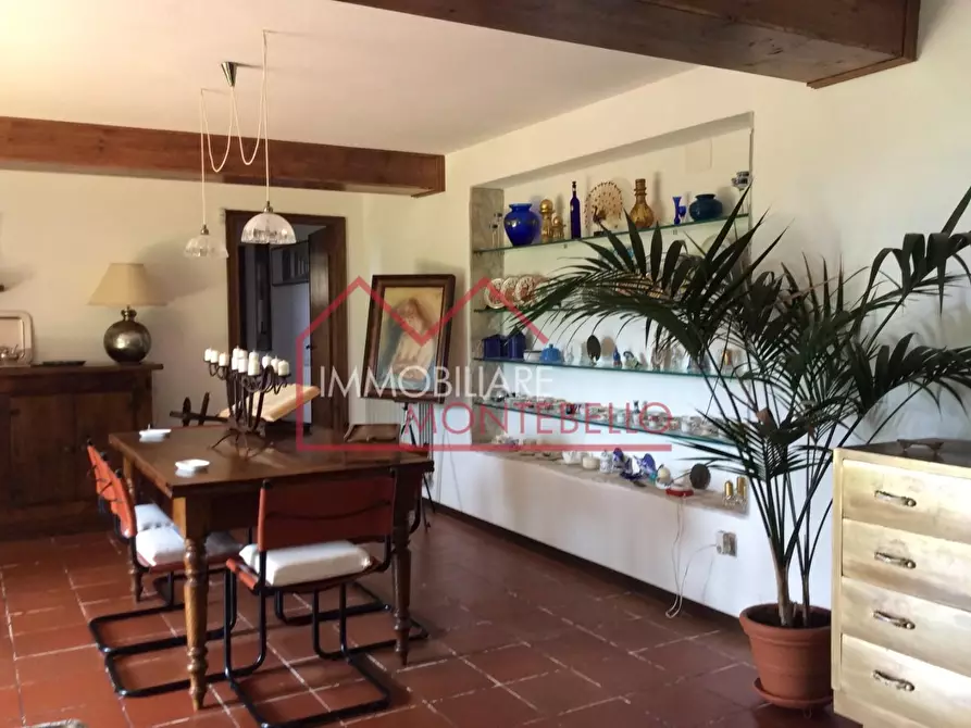 Immagine 37 di Villa in vendita  a Camaiore