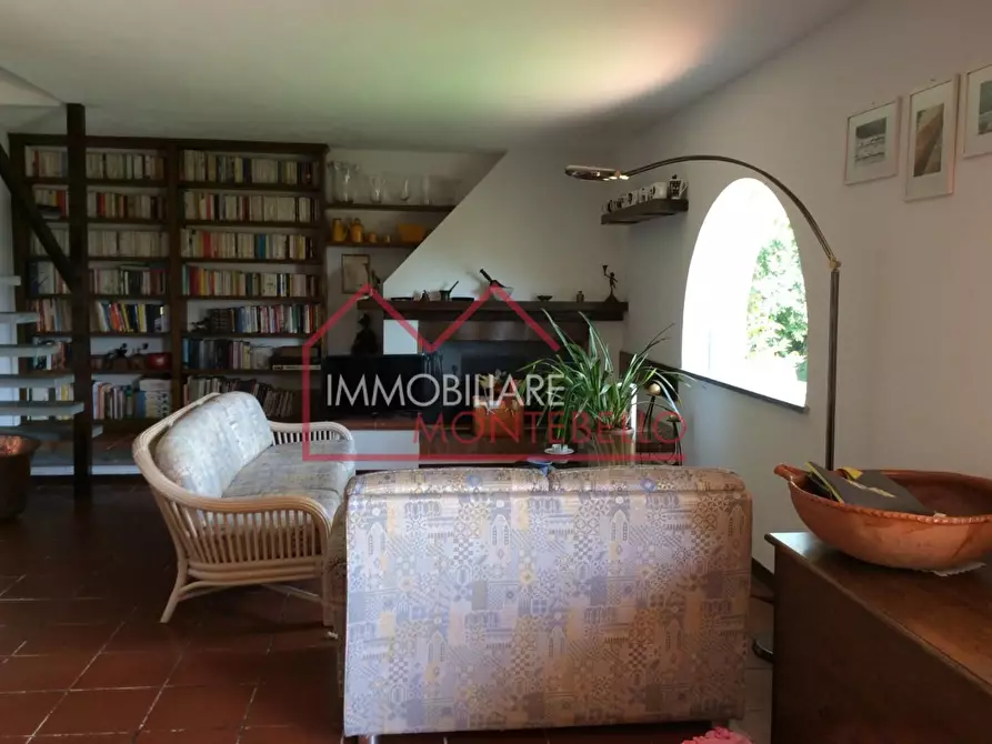 Immagine 40 di Villa in vendita  a Camaiore