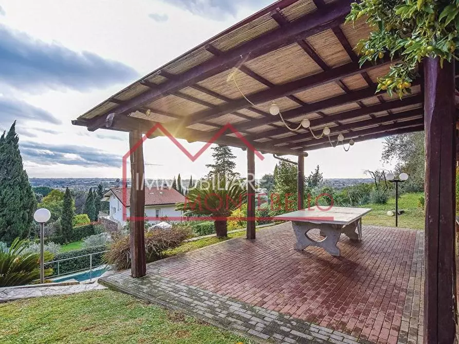 Immagine 18 di Villa in vendita  a Camaiore