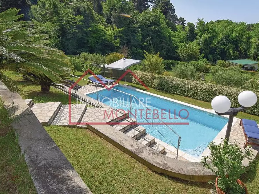 Immagine 13 di Villa in vendita  a Camaiore