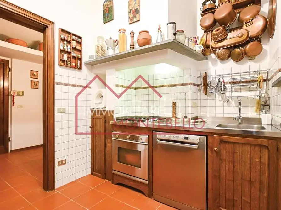 Immagine 10 di Villa in vendita  a Camaiore