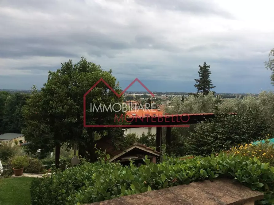 Immagine 29 di Villa in vendita  a Camaiore