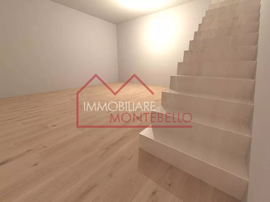 Immagine 11 di Casa quadrifamiliare in vendita  a Camaiore