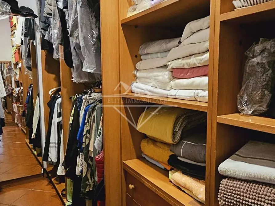 Immagine 19 di Appartamento in vendita  a Carrara