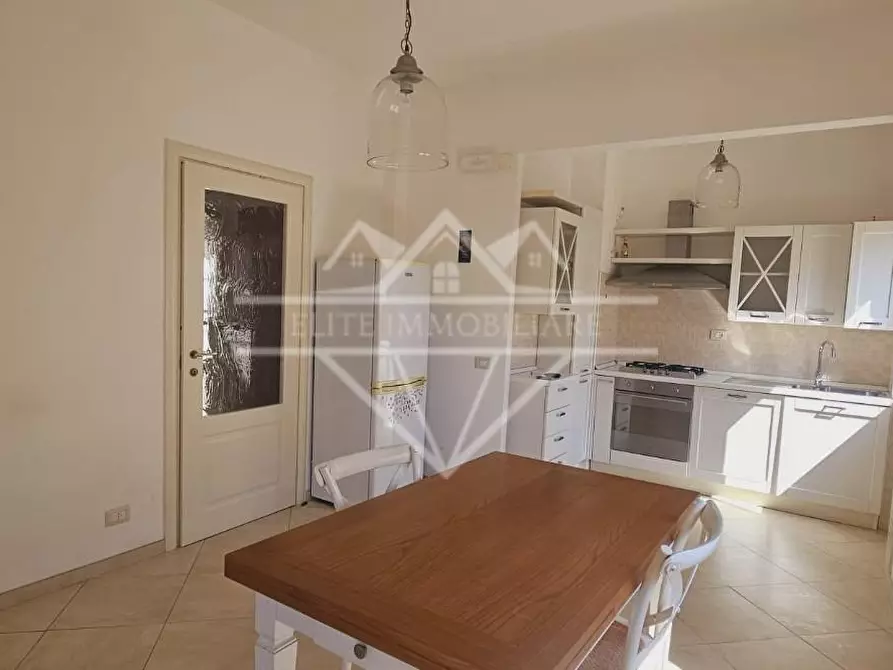 Immagine 2 di Appartamento in vendita  a Carrara