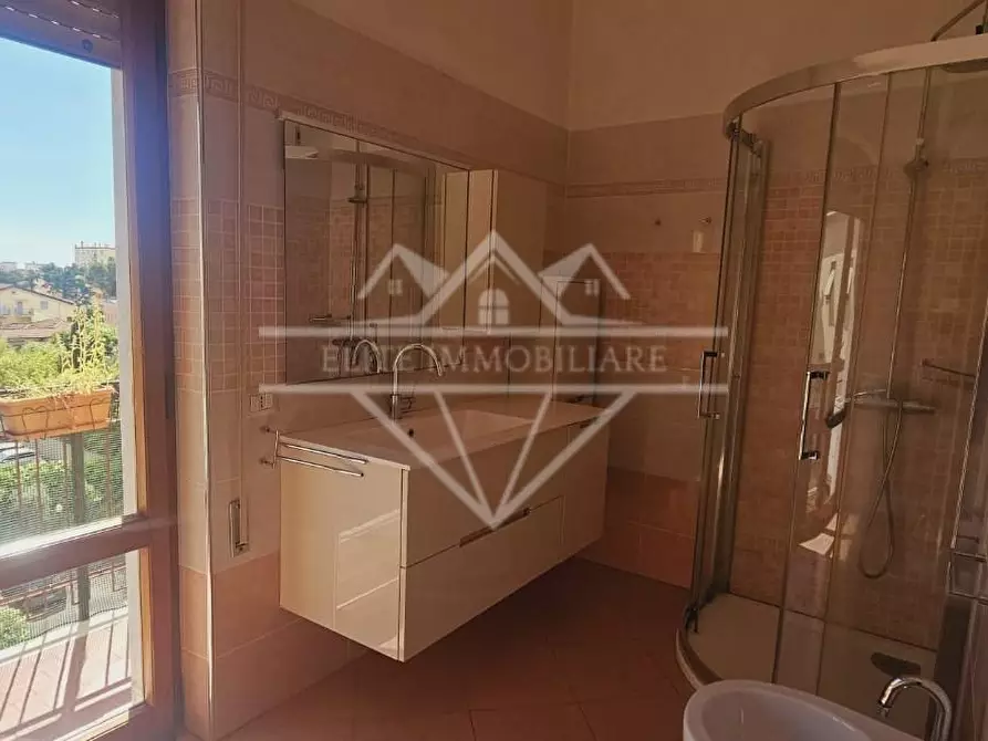 Immagine 16 di Appartamento in vendita  a Carrara