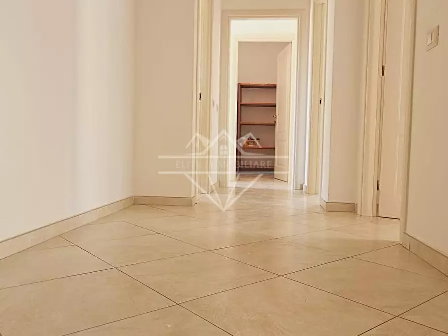 Immagine 11 di Appartamento in vendita  a Carrara