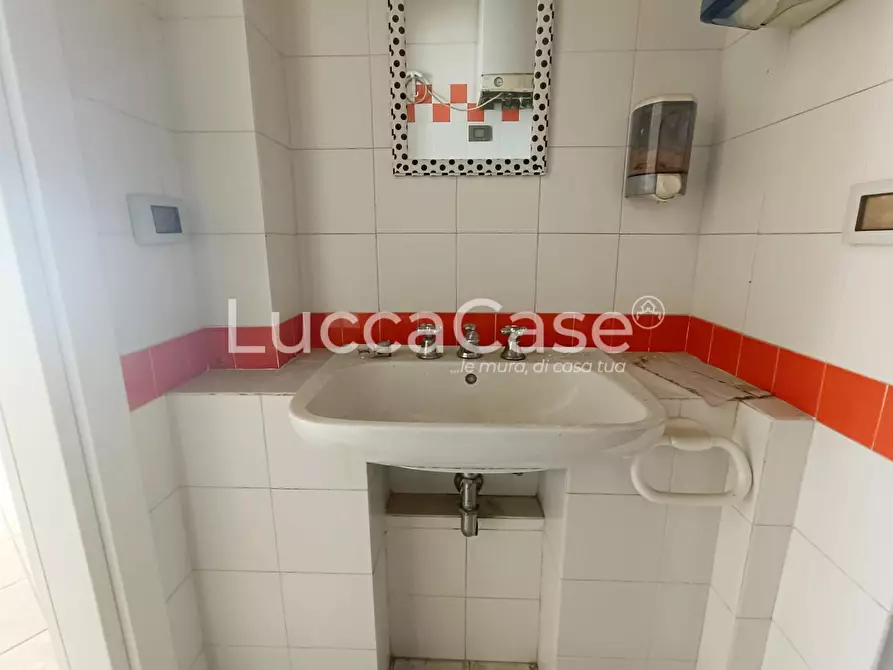 Immagine 7 di Locale commerciale in affitto  a San Giuliano Terme