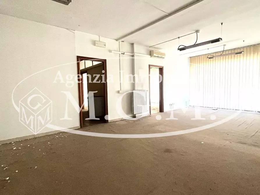 Immagine 4 di Ufficio in vendita  a Cascina