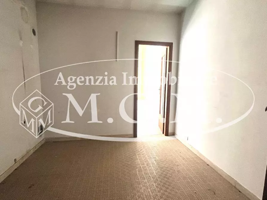 Immagine 10 di Ufficio in vendita  a Cascina