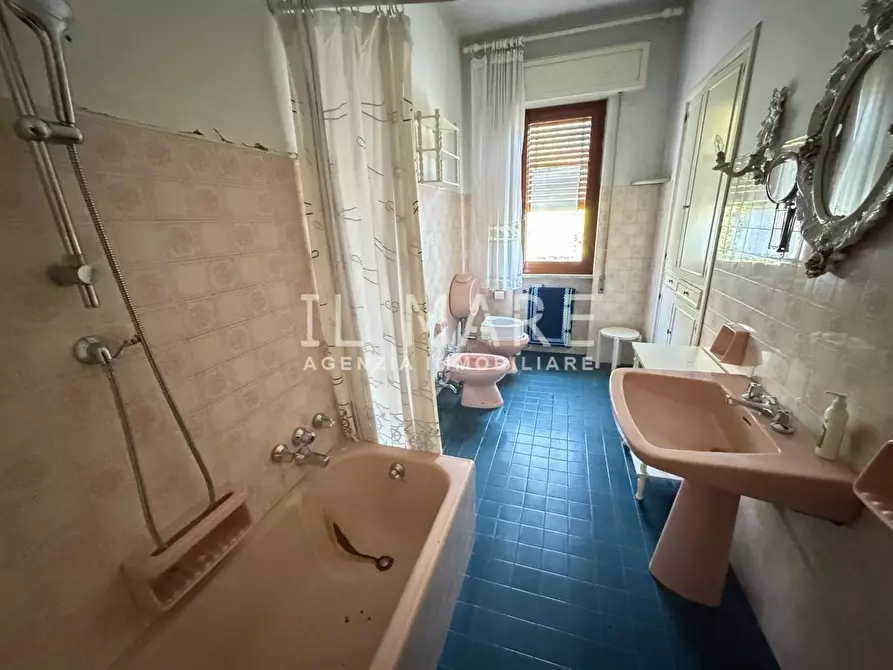 Immagine 3 di Casa indipendente in vendita  a Massa