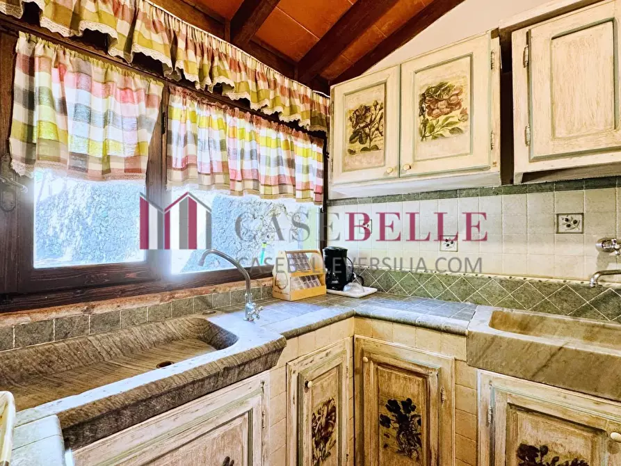Immagine 17 di Casa colonica in vendita  a Camaiore