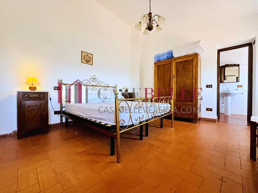 Immagine 36 di Casa colonica in vendita  a Camaiore