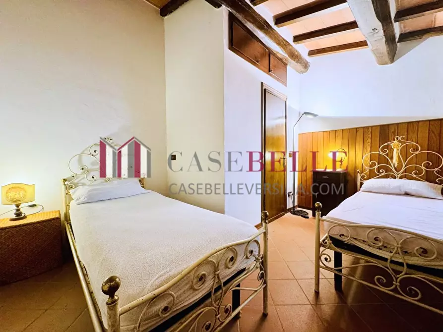 Immagine 35 di Casa colonica in vendita  a Camaiore