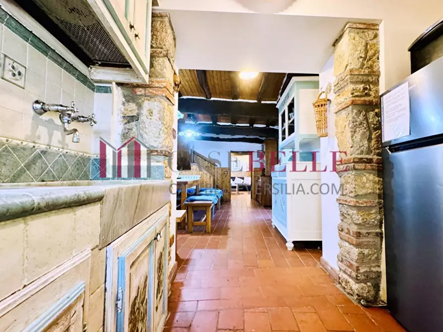 Immagine 18 di Casa colonica in vendita  a Camaiore