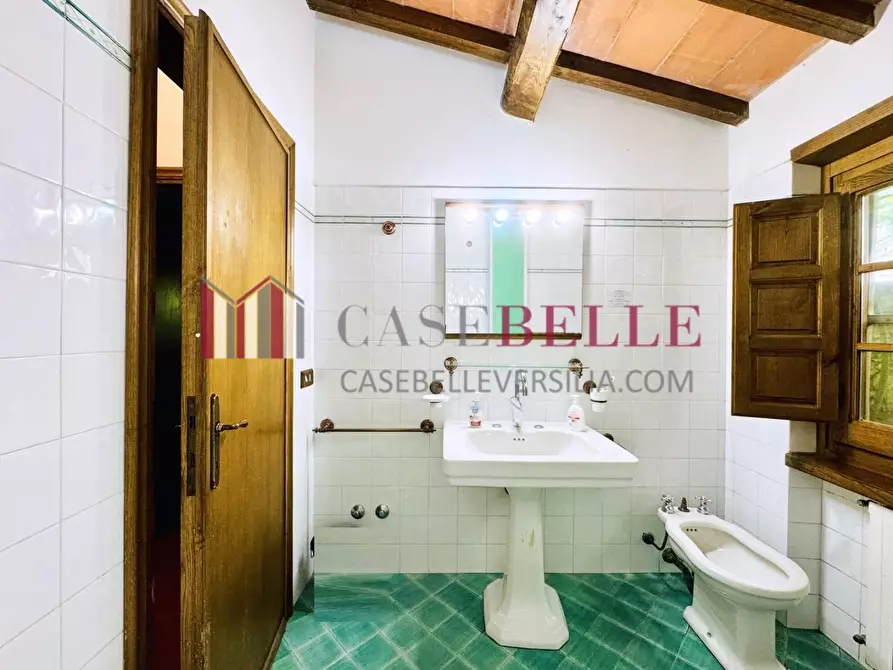 Immagine 32 di Casa colonica in vendita  a Camaiore