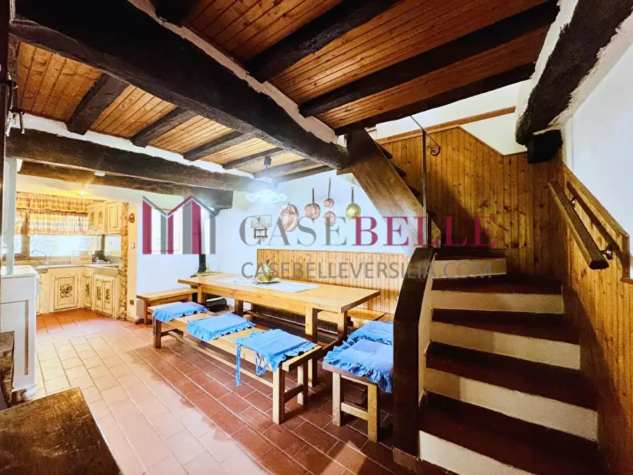 Immagine 12 di Casa colonica in vendita  a Camaiore