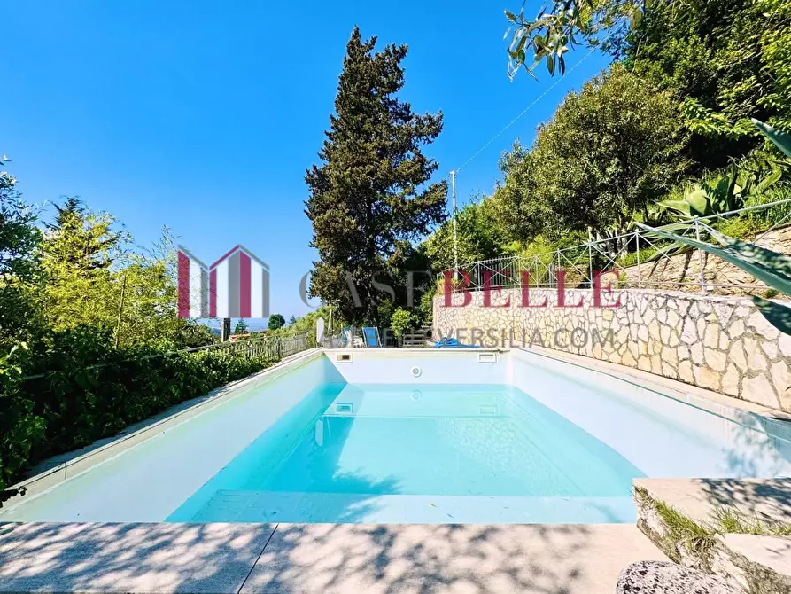 Immagine 45 di Casa colonica in vendita  a Camaiore