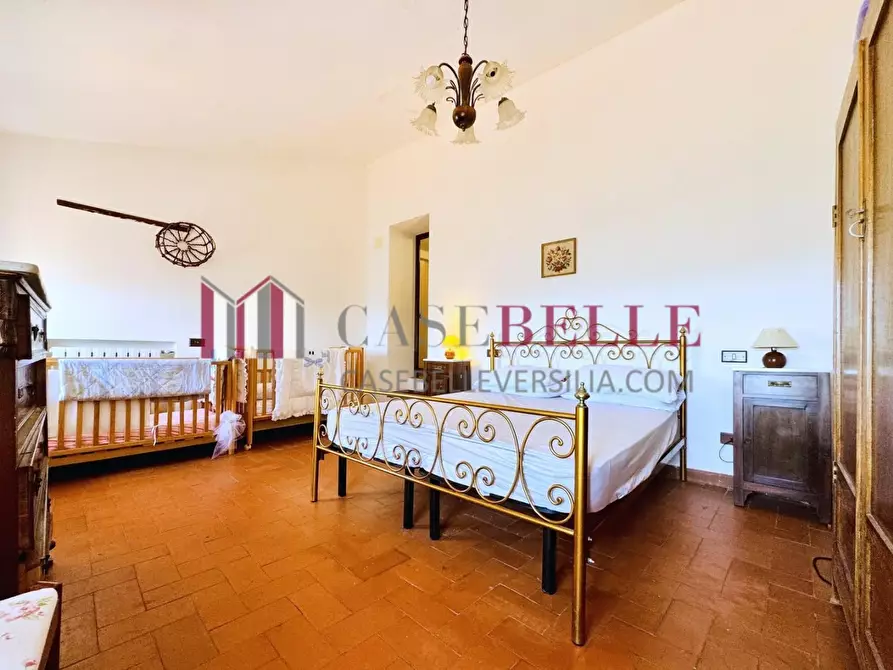 Immagine 39 di Casa colonica in vendita  a Camaiore