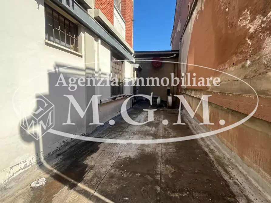 Immagine 13 di Ufficio in affitto  a Cascina